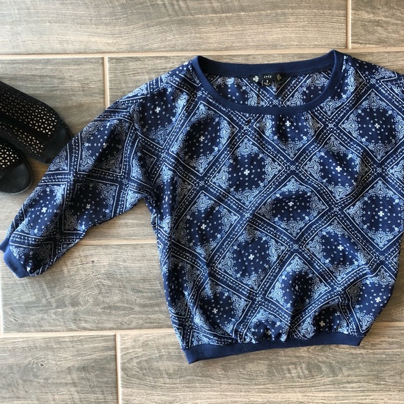 Blue and White Patterned Printed Top - Picture 1 of 2